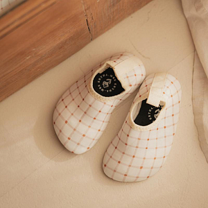 Аквашузы Mrs. Ertha "Organic Squares", геометрическая гармония